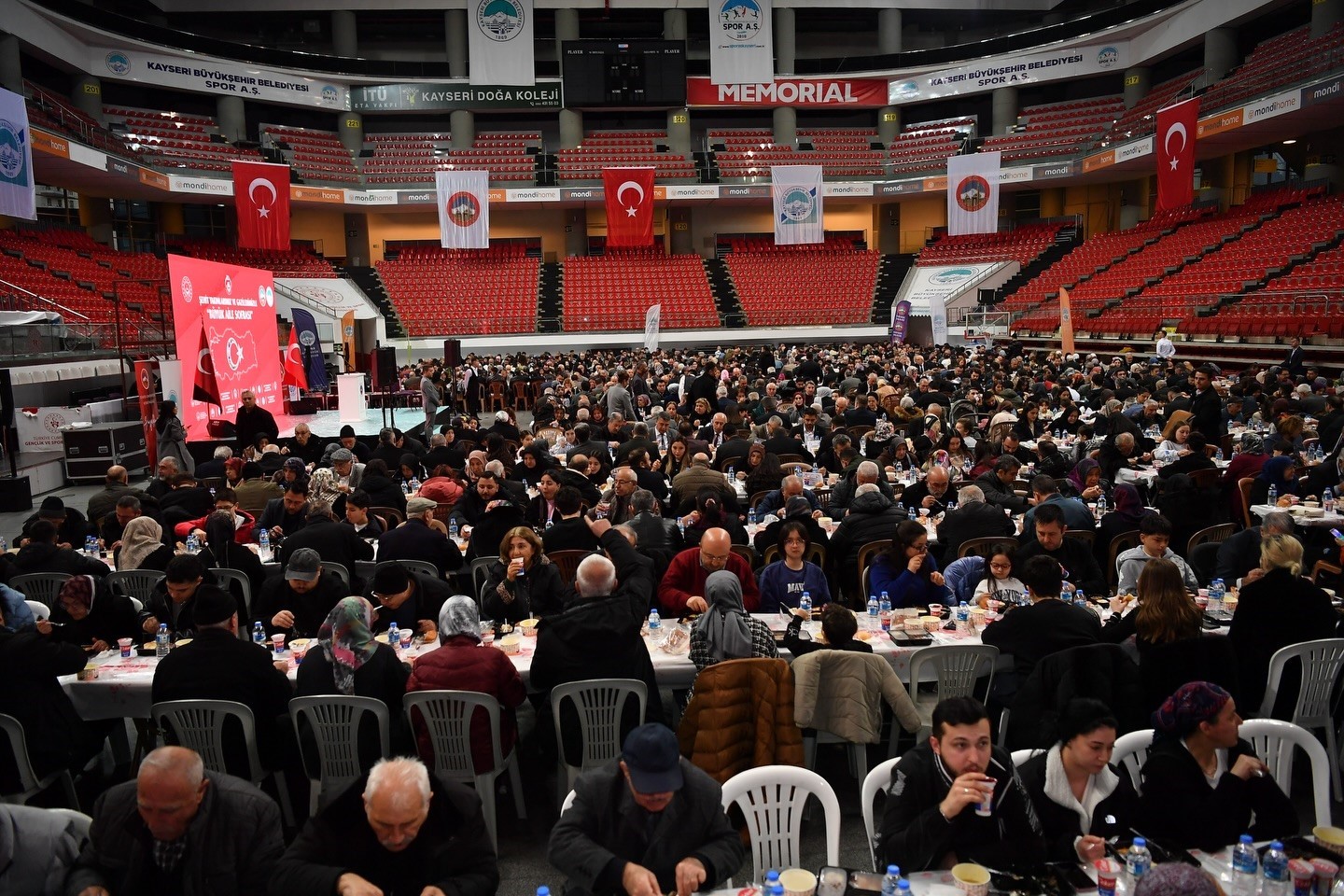 Kayseri protokolü, ilk iftarı şehit aileleriyle açtı
