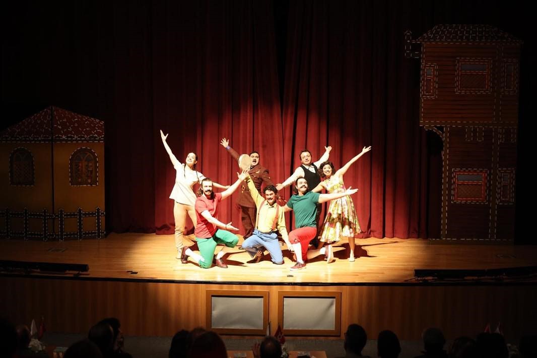 Kayseri tiyatroyu sevdi
