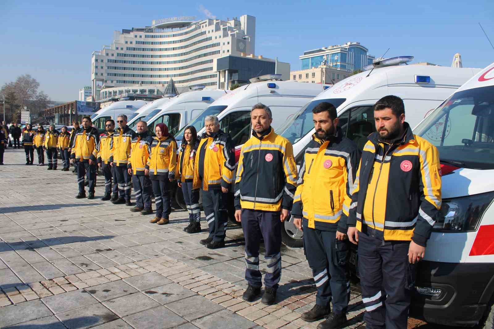 Kayseri’de 12 ambulans daha hizmete başladı
Kayseri’de 12 ambulans daha hizmete başladı