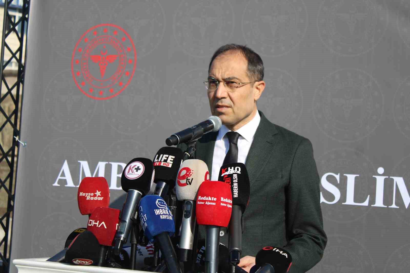 Kayseri’de 12 ambulans daha hizmete başladı
Kayseri’de 12 ambulans daha hizmete başladı