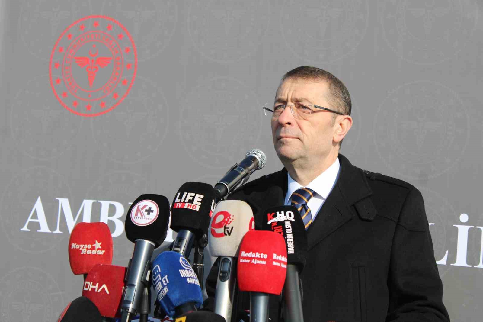 Kayseri’de 12 ambulans daha hizmete başladı
Kayseri’de 12 ambulans daha hizmete başladı