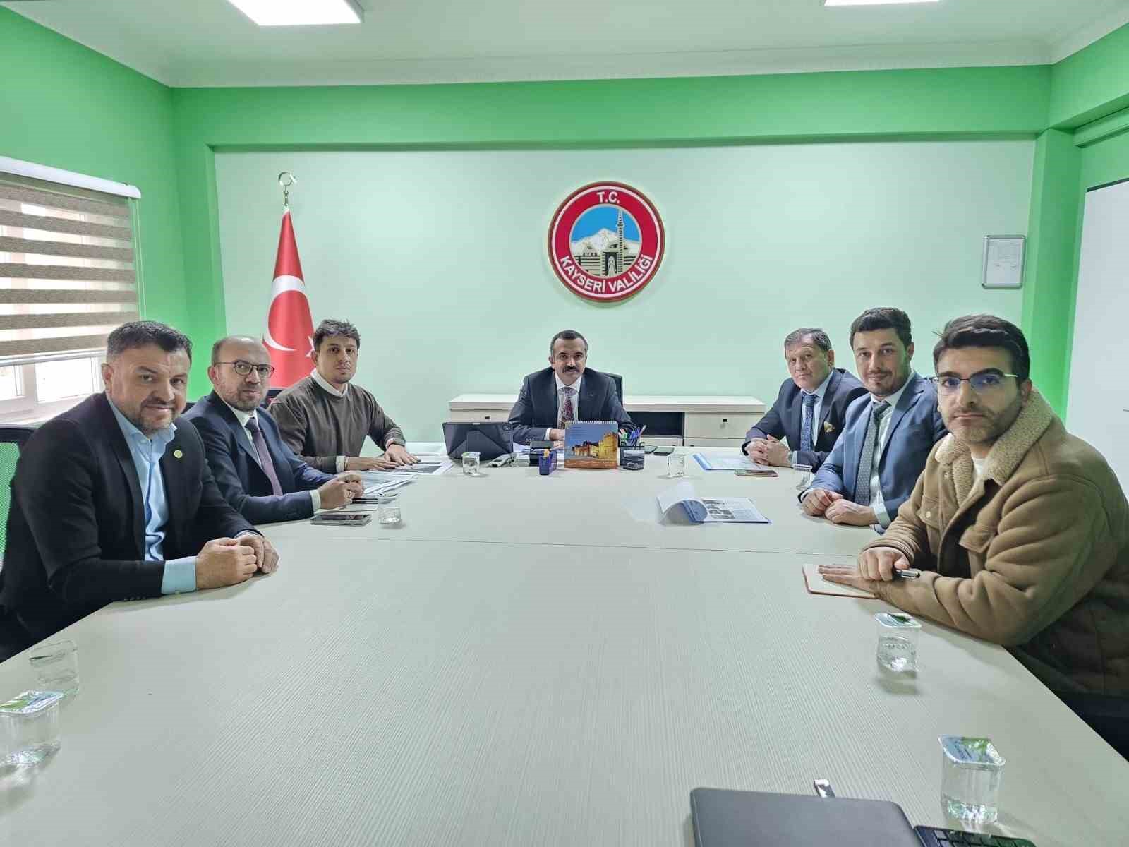 Kayseri’de 12 ay kayak imkânı: Kayak Simülatörü Projesi değerlendirildi
