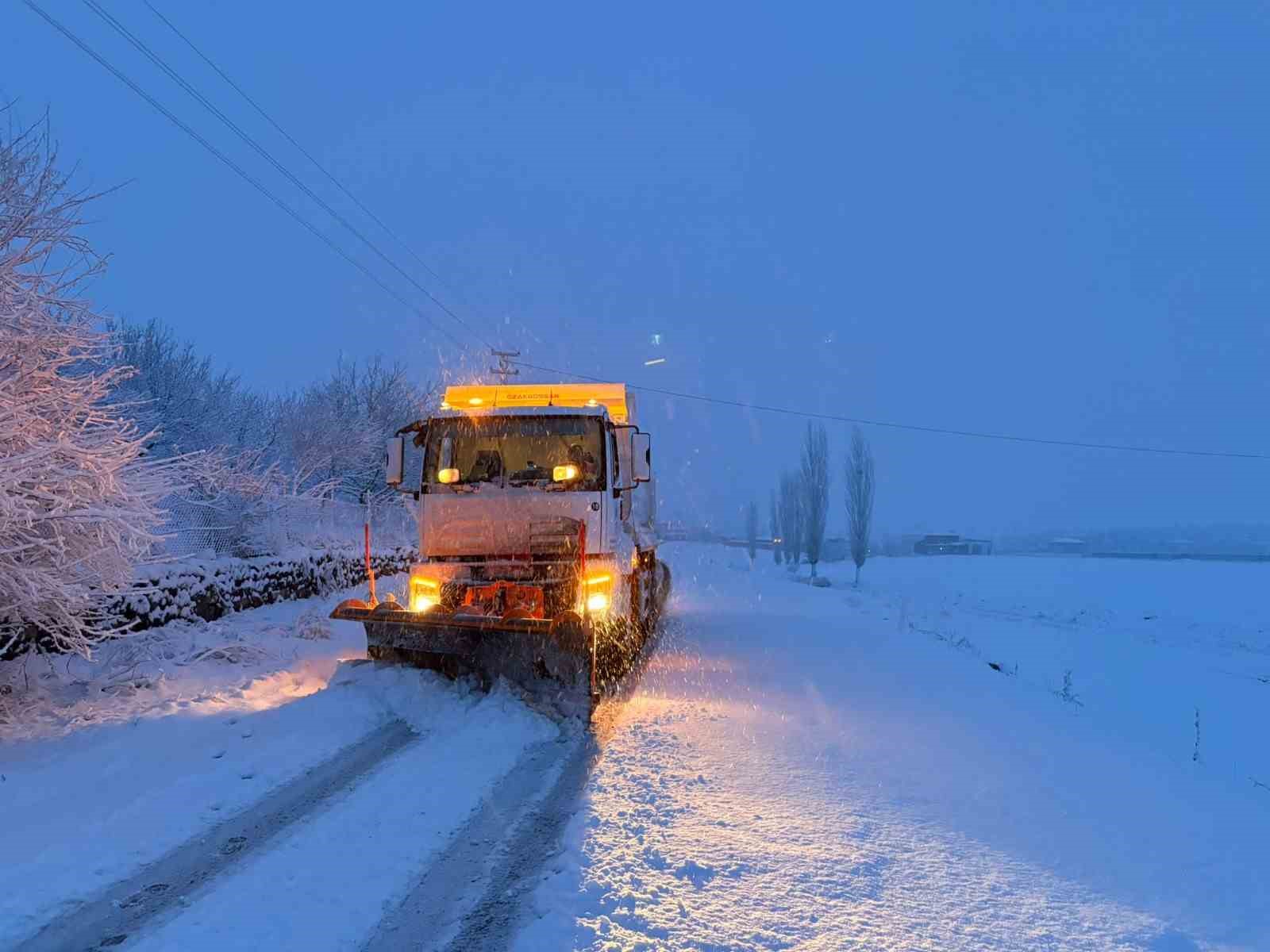 Kayseri’de 14 mahalle yolu ulaşıma kapalı
