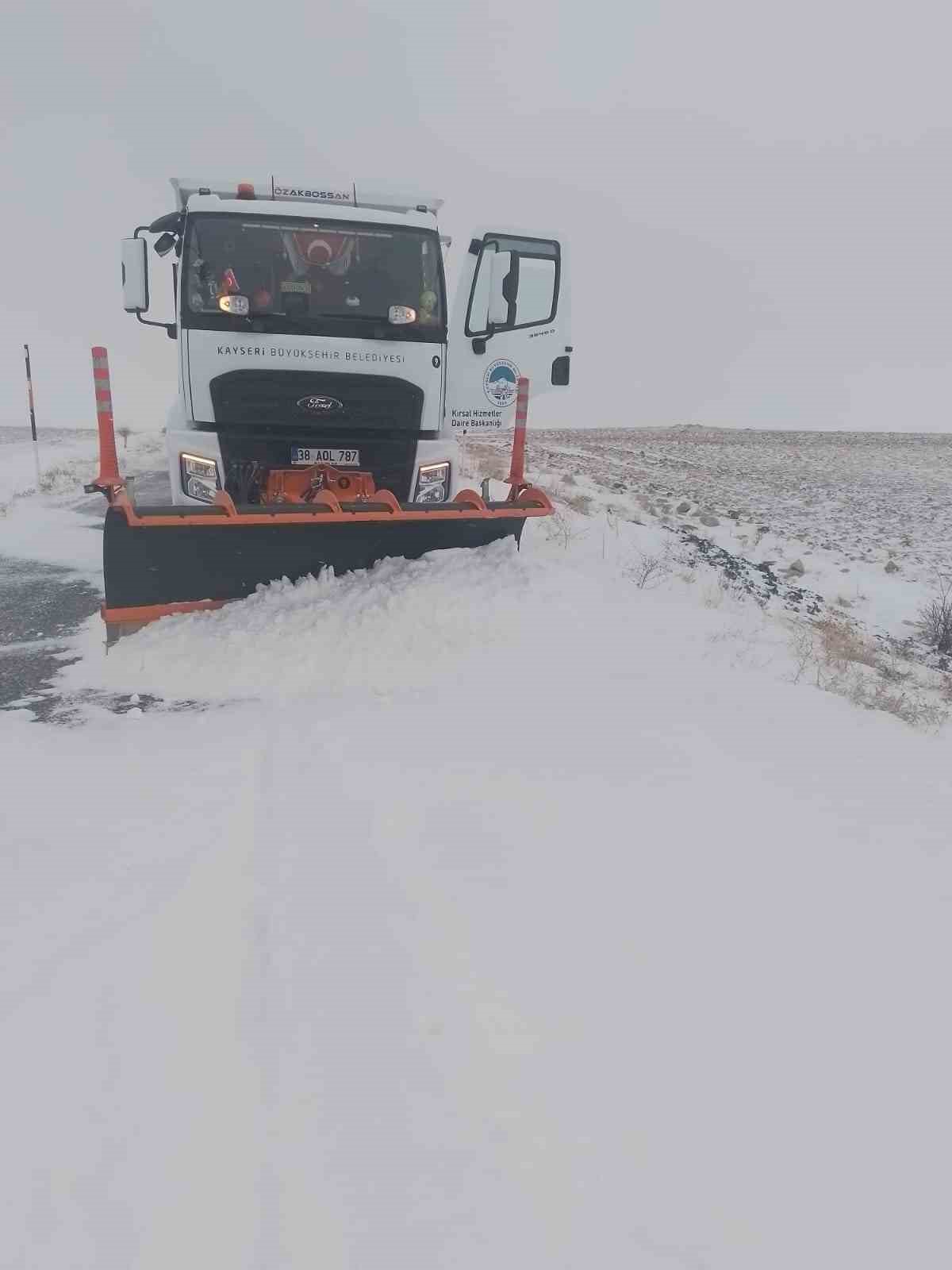 Kayseri’de 14 mahalle yolu ulaşıma kapalı
