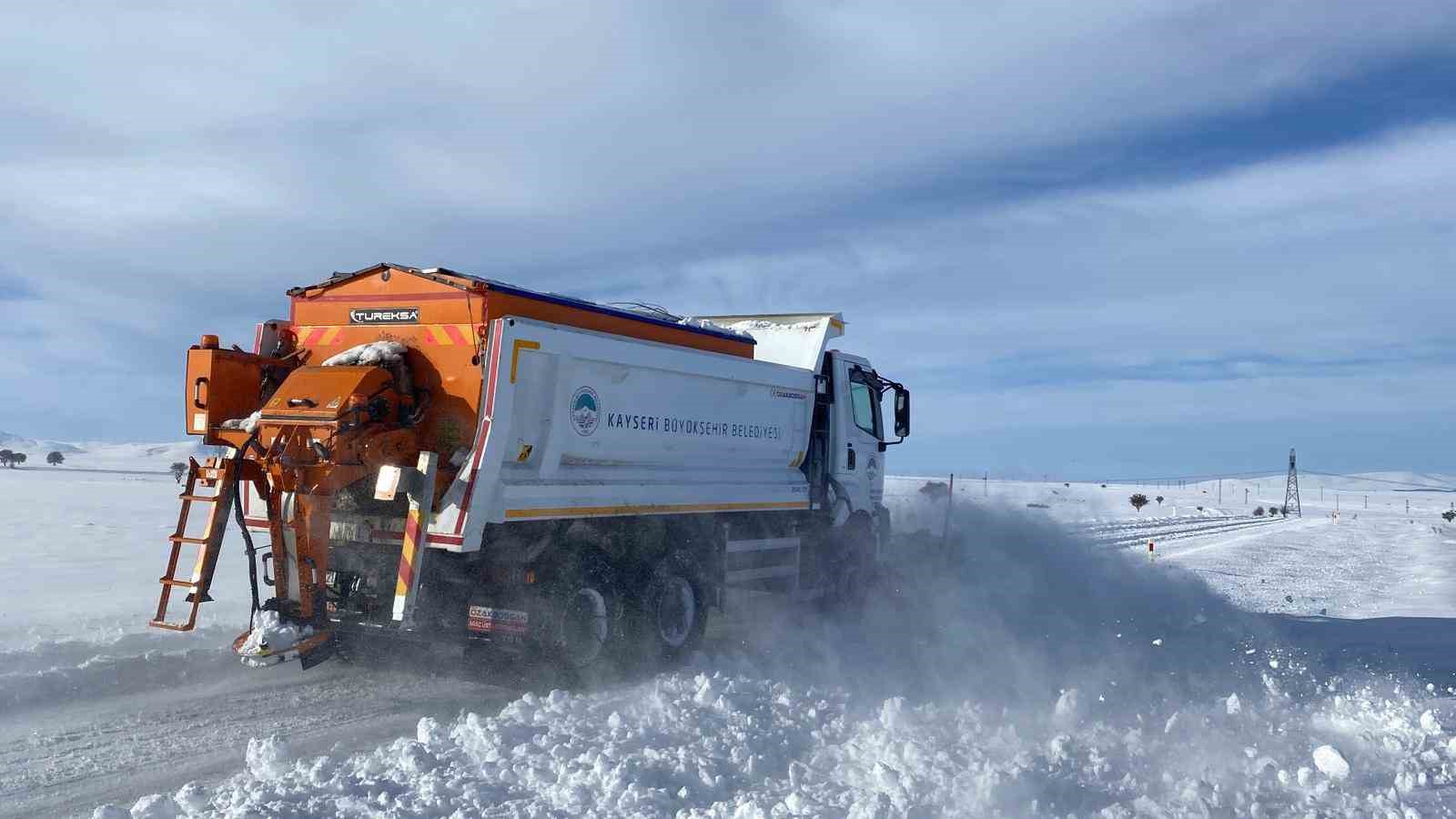Kayseri’de 333 yol ulaşıma açıldı
Kayseri’de 333 yol ulaşıma açıldı