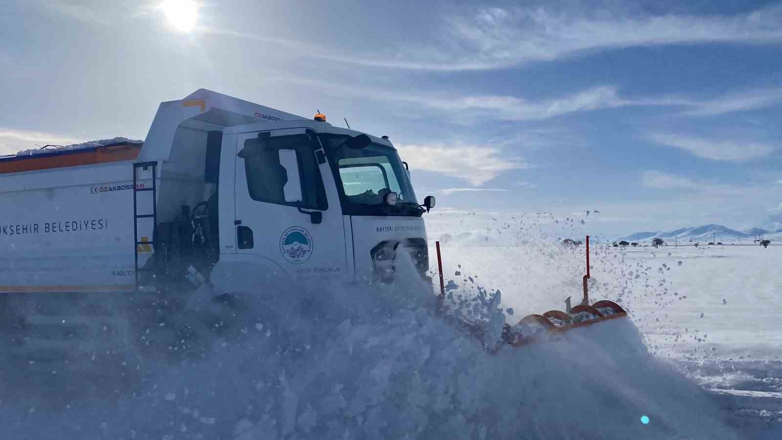 Kayseri’de 333 yol ulaşıma açıldı
Kayseri’de 333 yol ulaşıma açıldı