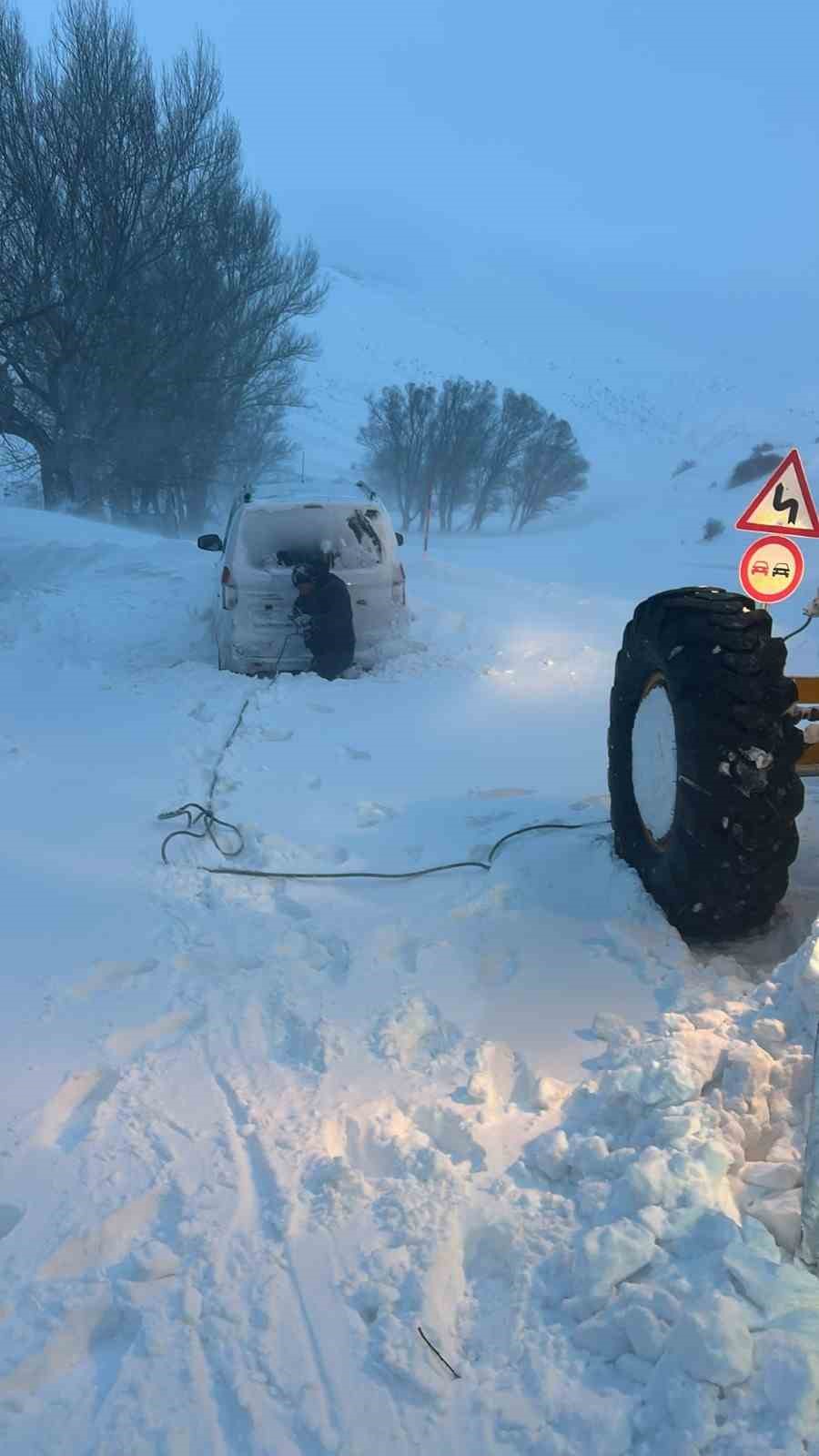 Kayseri’de 333 yol ulaşıma açıldı
Kayseri’de 333 yol ulaşıma açıldı