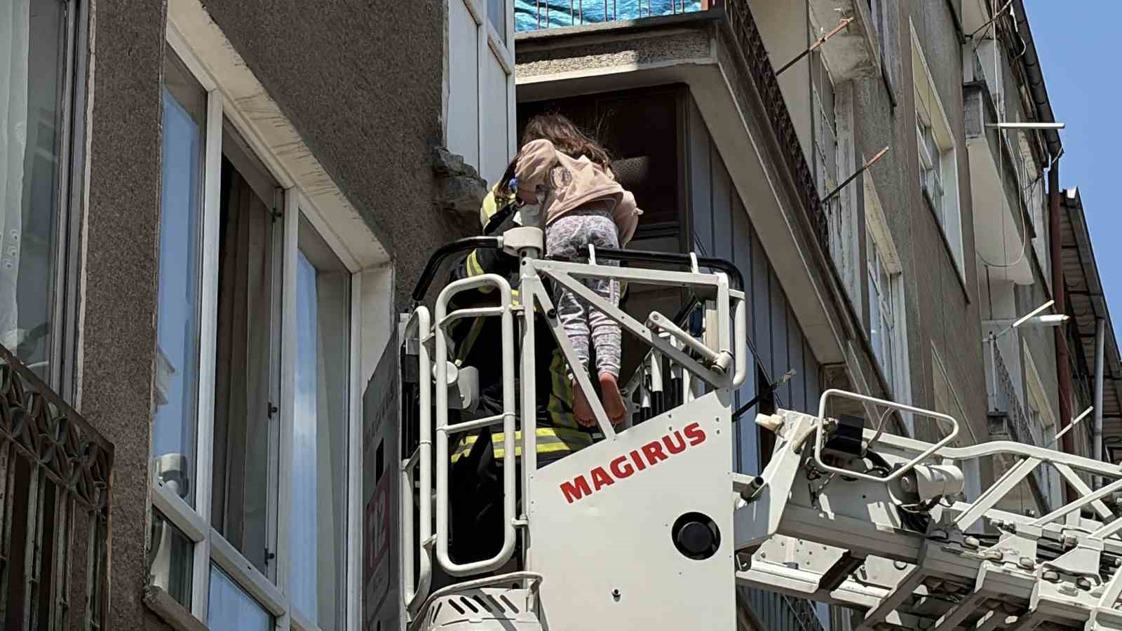 Kayseri’de 5 katlı binada yangın çıktı: 1’i bebek 5 kişi kurtarıldı
