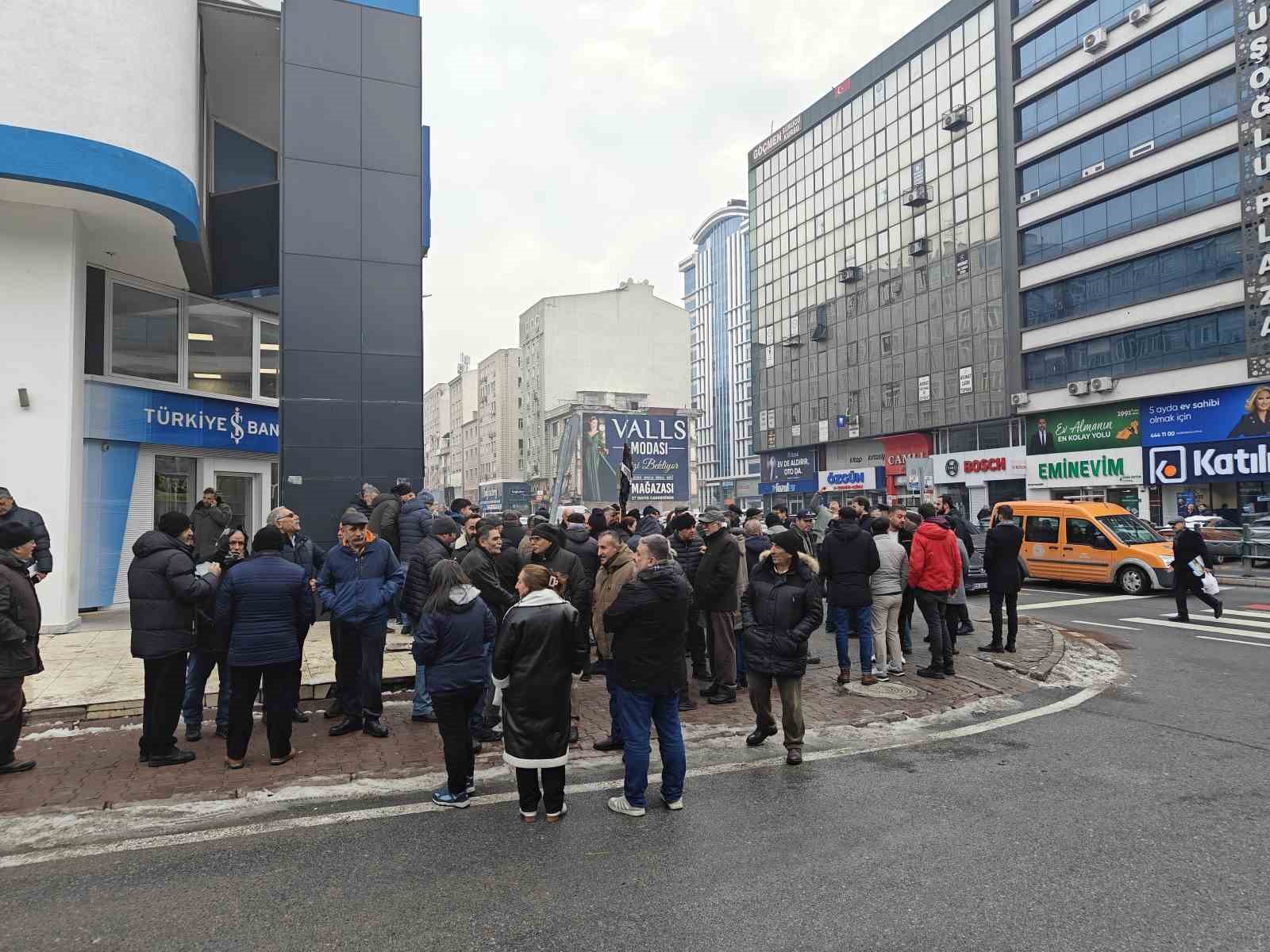 Kayseri’de Alevi örgütlerden CHP İl Başkanlığı’na ‘siyah çelenkli’ tepki
