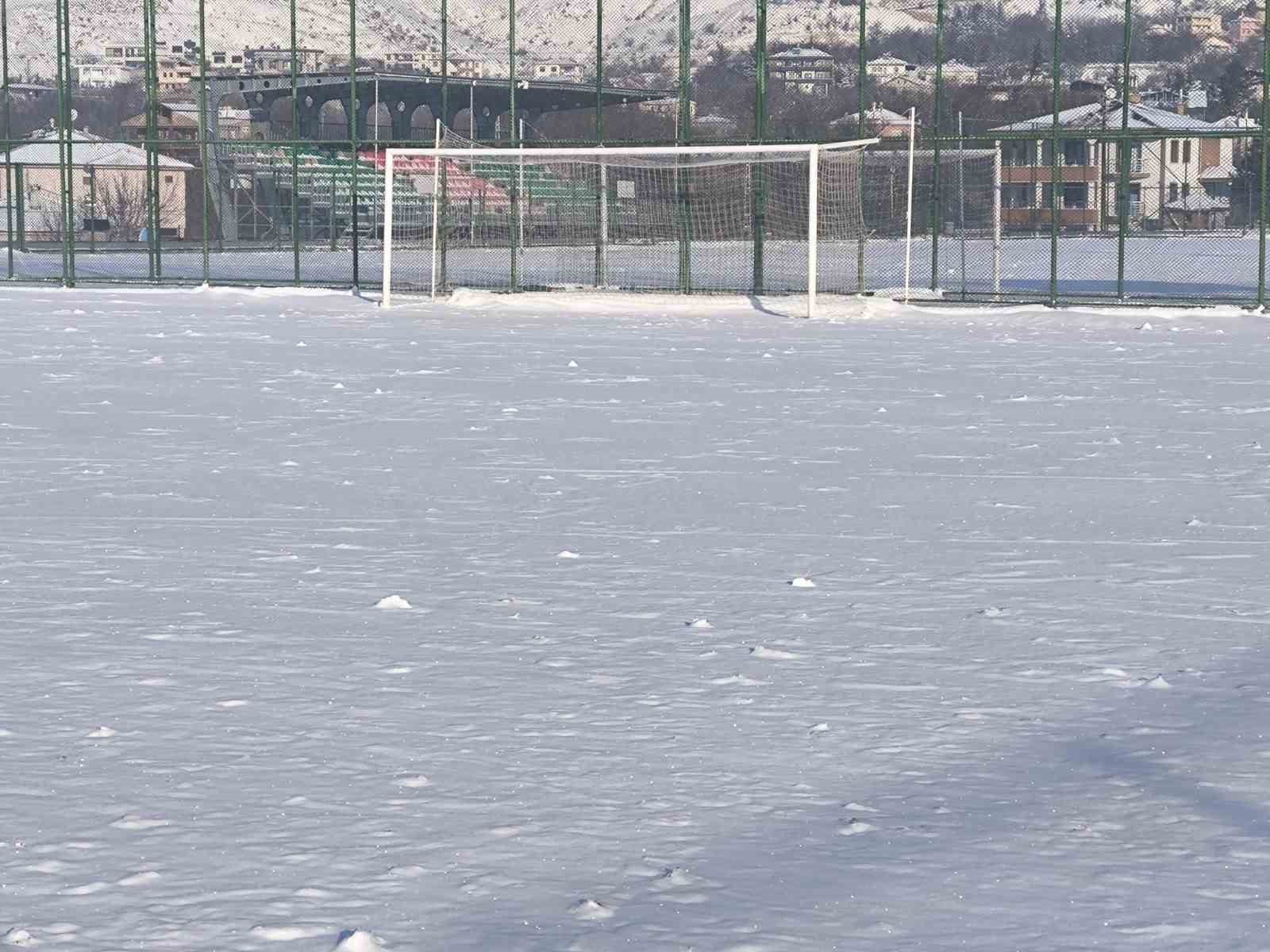 Kayseri’de amatör maçlara kar engeli
