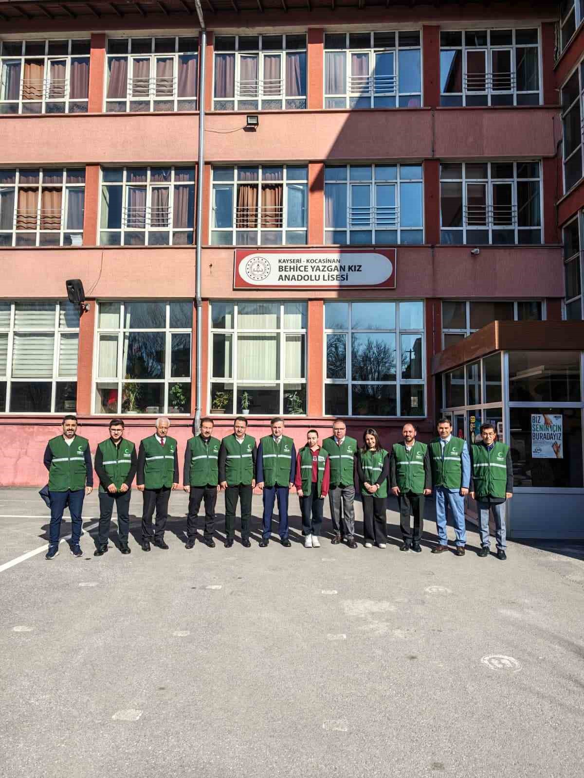 Kayseri’de binlerce öğrenci "İlk Ders Yeşilay" ile bilinçlendi
