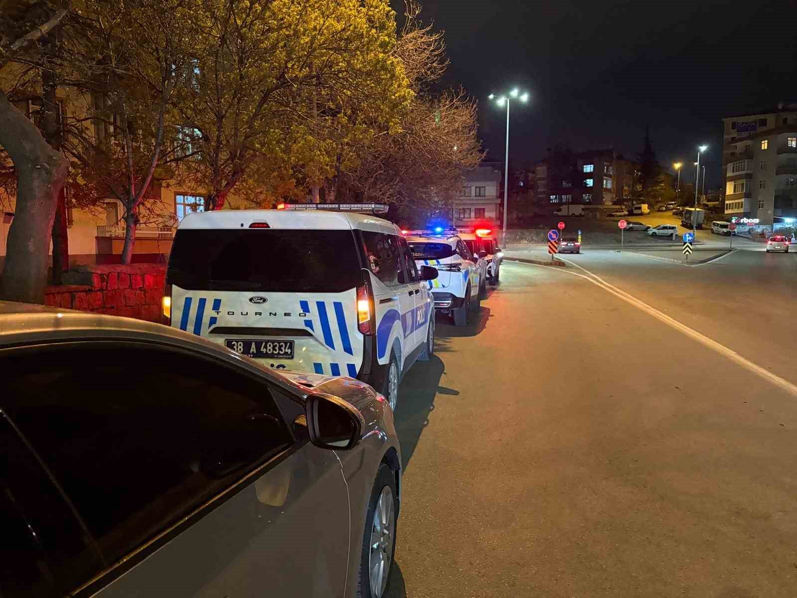 Kayseri’de bir kişi kendini asarak yaşamına son verdi
