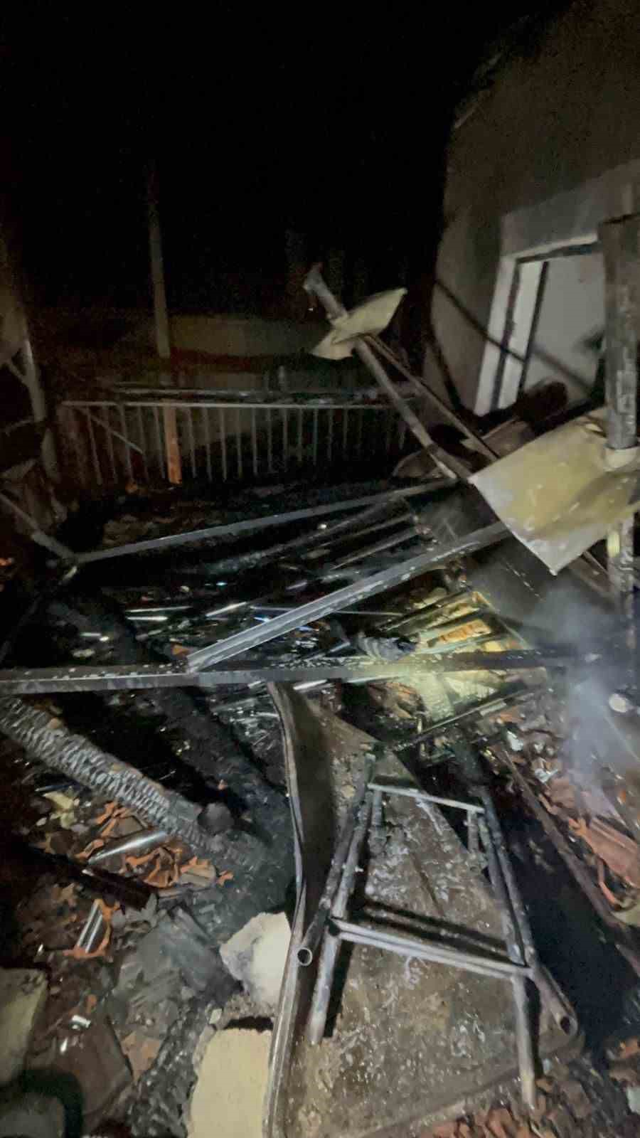 Kayseri’de ev yangını: Engelli kadın hayatını kaybetti, annesi yaralandı
