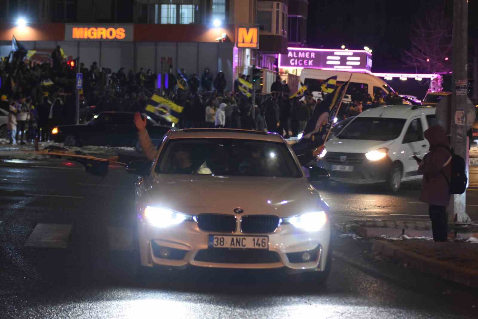 Kayseri’de Fenerbahçeli taraftarlardan Süper Kupa sevinci
