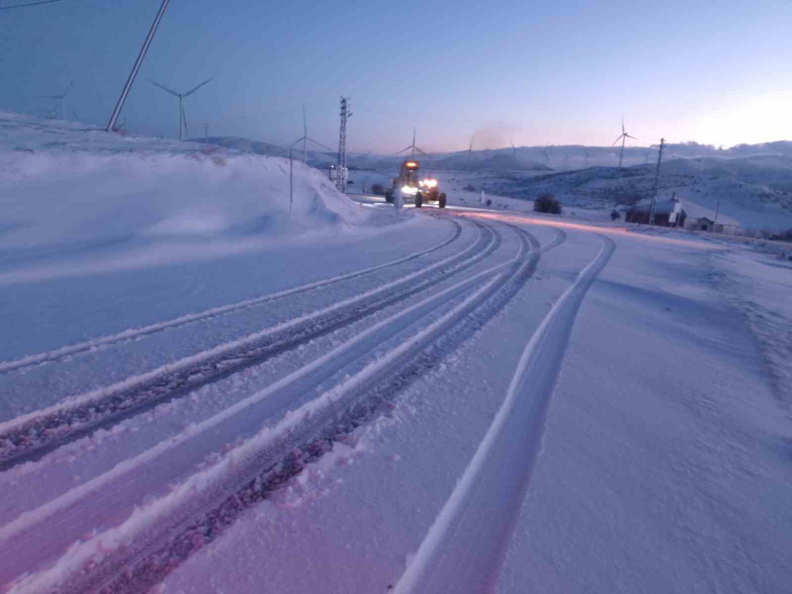 Kayseri’de kapanan 126 yol ulaşıma açıldı
Kayseri’de kapanan 126 yol ulaşıma açıldı