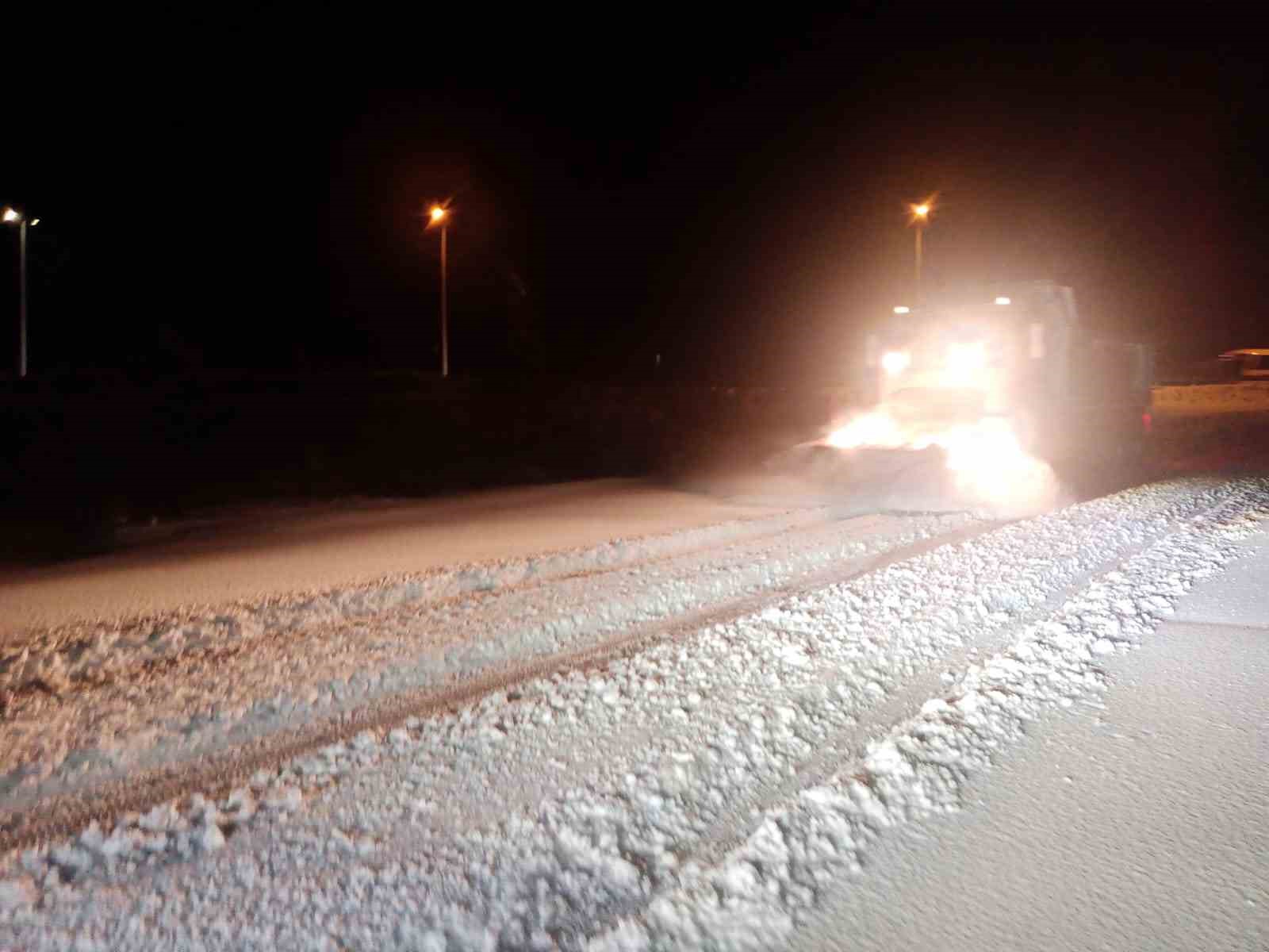 Kayseri’de kapanan 126 yol ulaşıma açıldı
Kayseri’de kapanan 126 yol ulaşıma açıldı