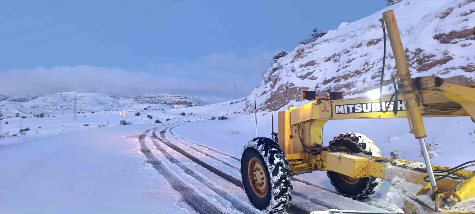 Kayseri’de kapanan 126 yol ulaşıma açıldı
Kayseri’de kapanan 126 yol ulaşıma açıldı