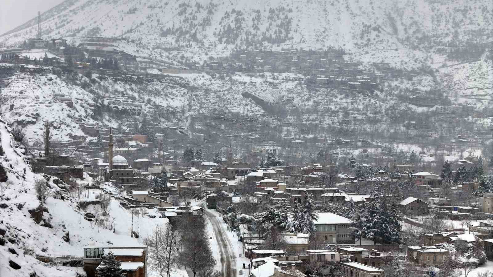 Kayseri’de kar yağışı etkili oldu
