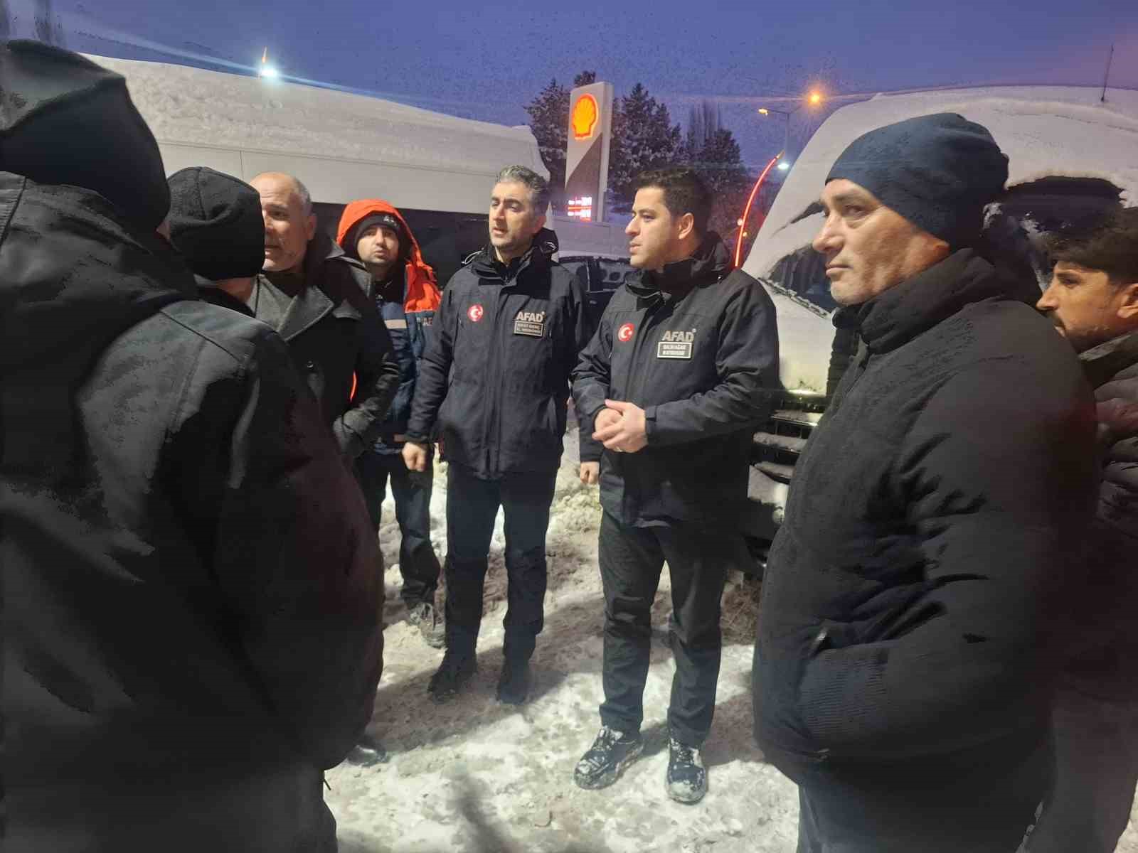 Kayseri’de kar yağışı sonrası mahsur kalan vatandaşlar kurtarıldı
