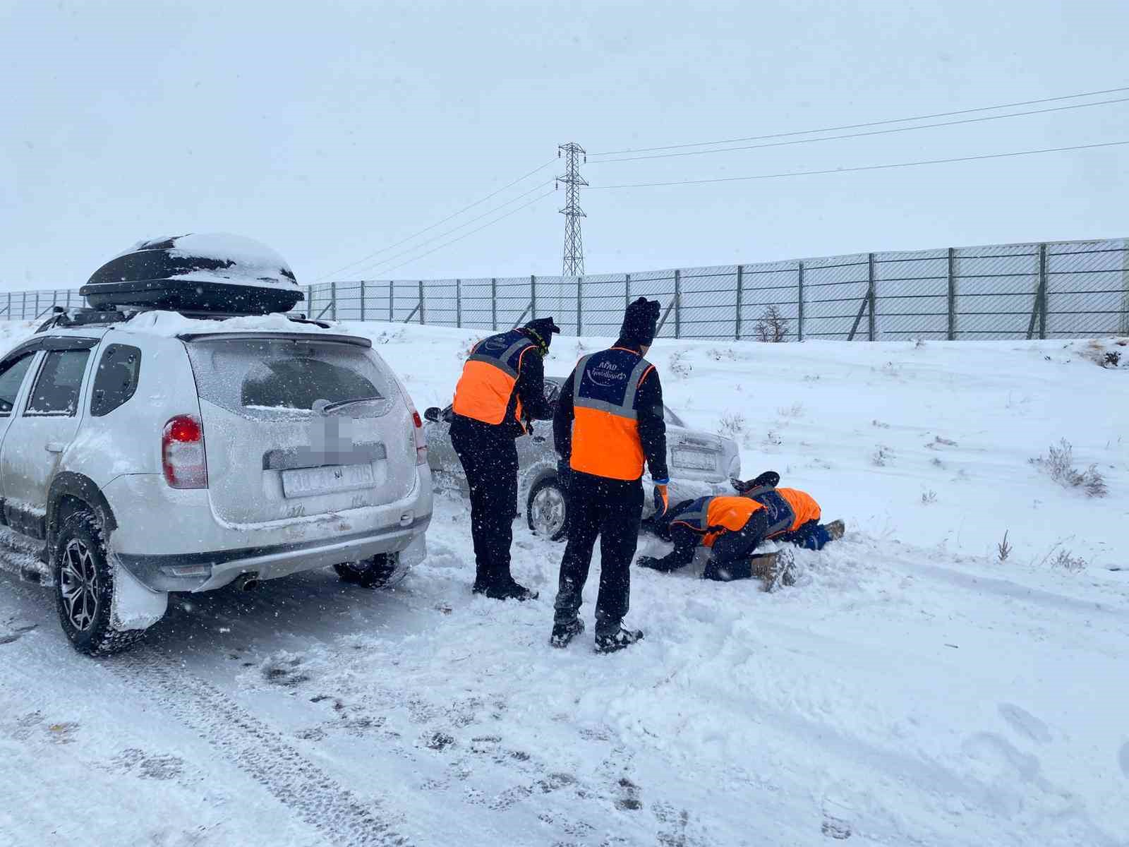 Kayseri’de kar yağışı sonrası mahsur kalan vatandaşlar kurtarıldı
