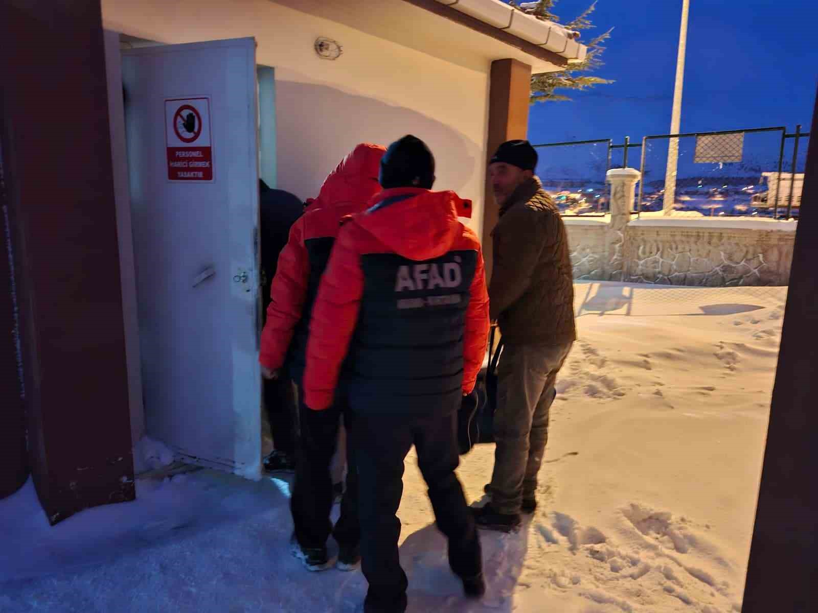 Kayseri’de kar yağışı sonrası mahsur kalan vatandaşlar kurtarıldı
