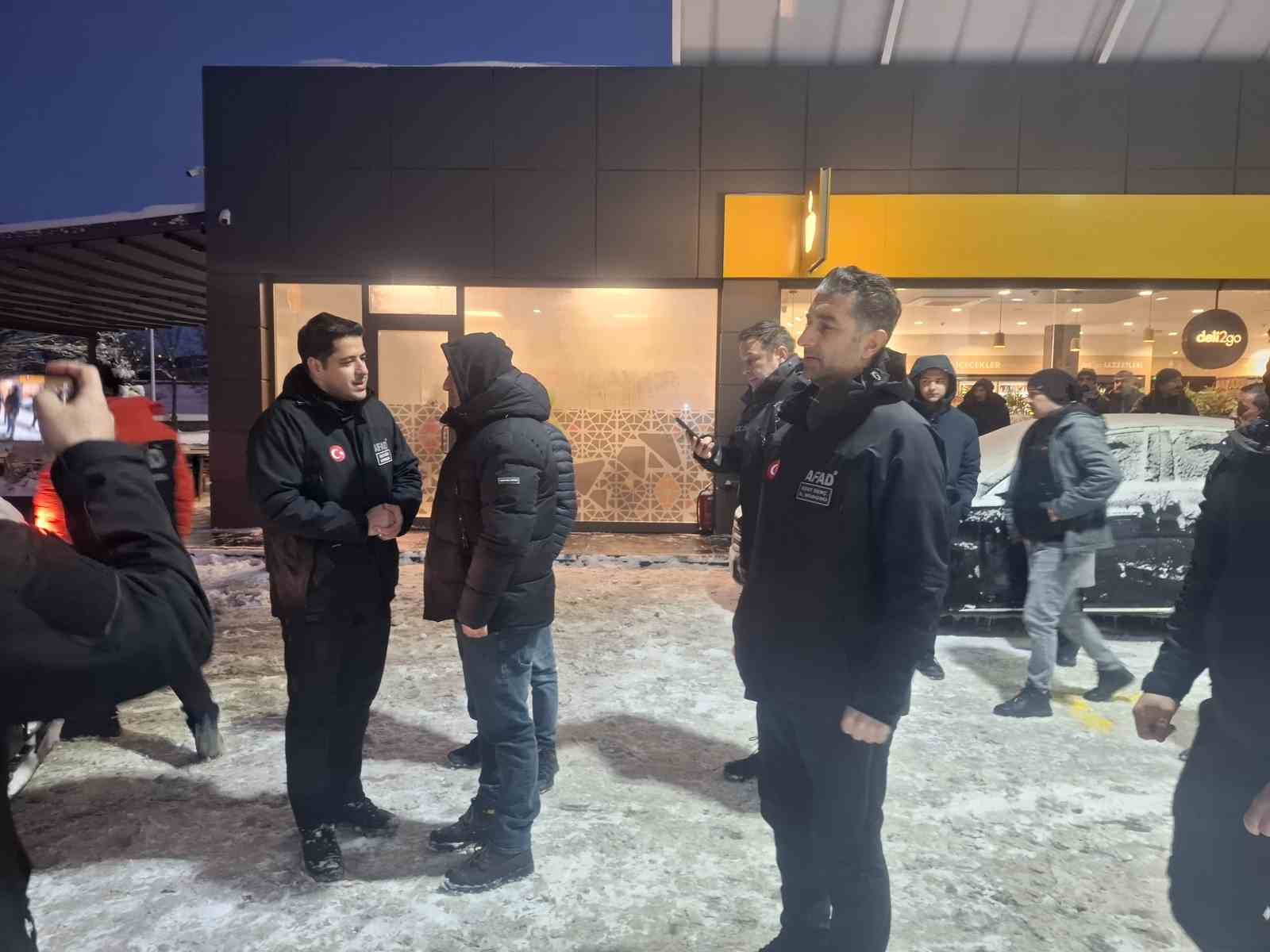 Kayseri’de kar yağışı sonrası mahsur kalan vatandaşlar kurtarıldı
