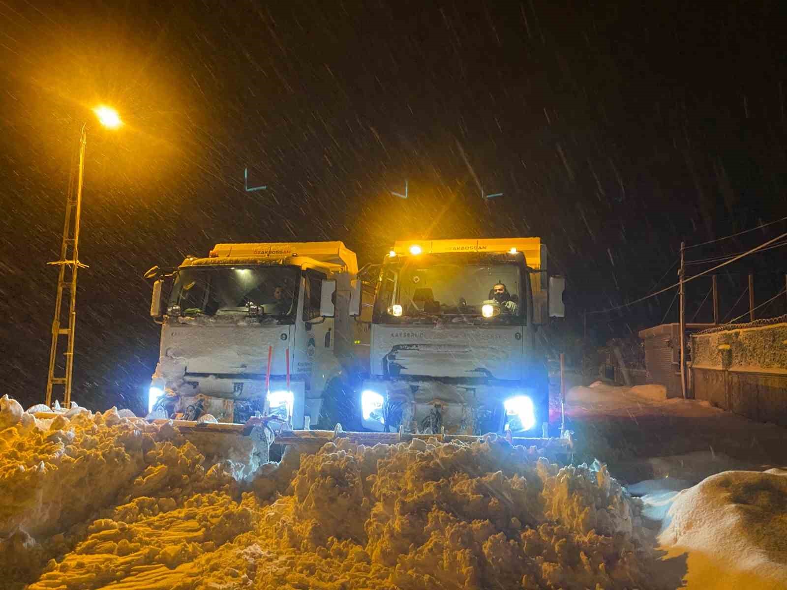 Kayseri’de kar yağışı ve tipi nedeniyle 128 yol ulaşıma kapalı
