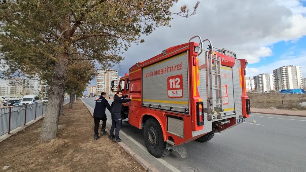 Kayseri’de kuvvetli rüzgarın bilançosu: itfaiye 32 olaya müdahale etti

