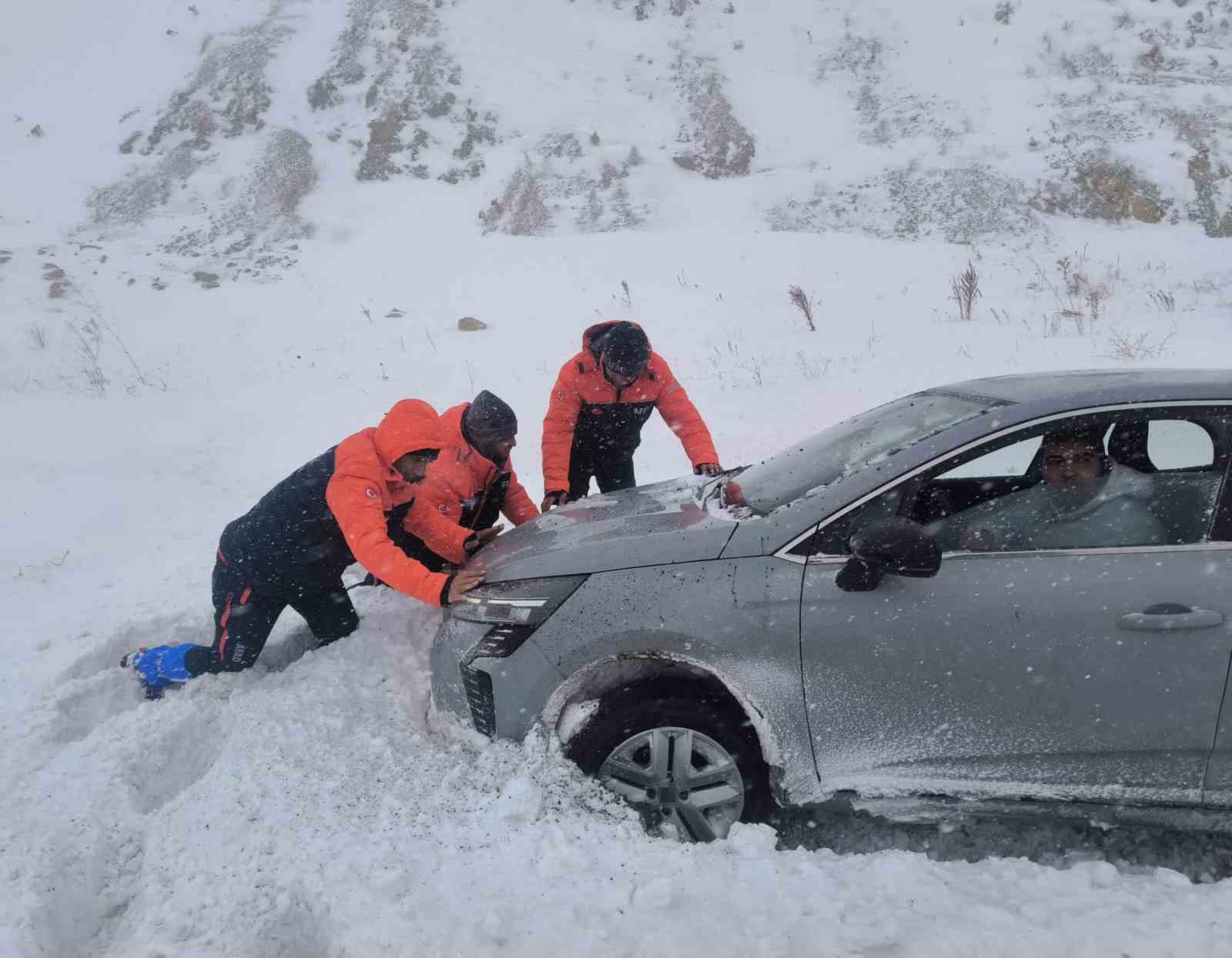 Kayseri’de mahsur kalan 117 kişi kurtarıldı
