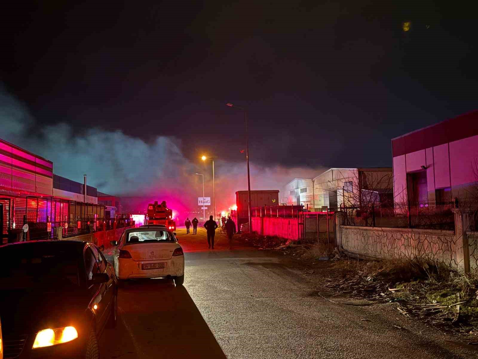 Kayseri’de mobilya fabrikasında yangın
