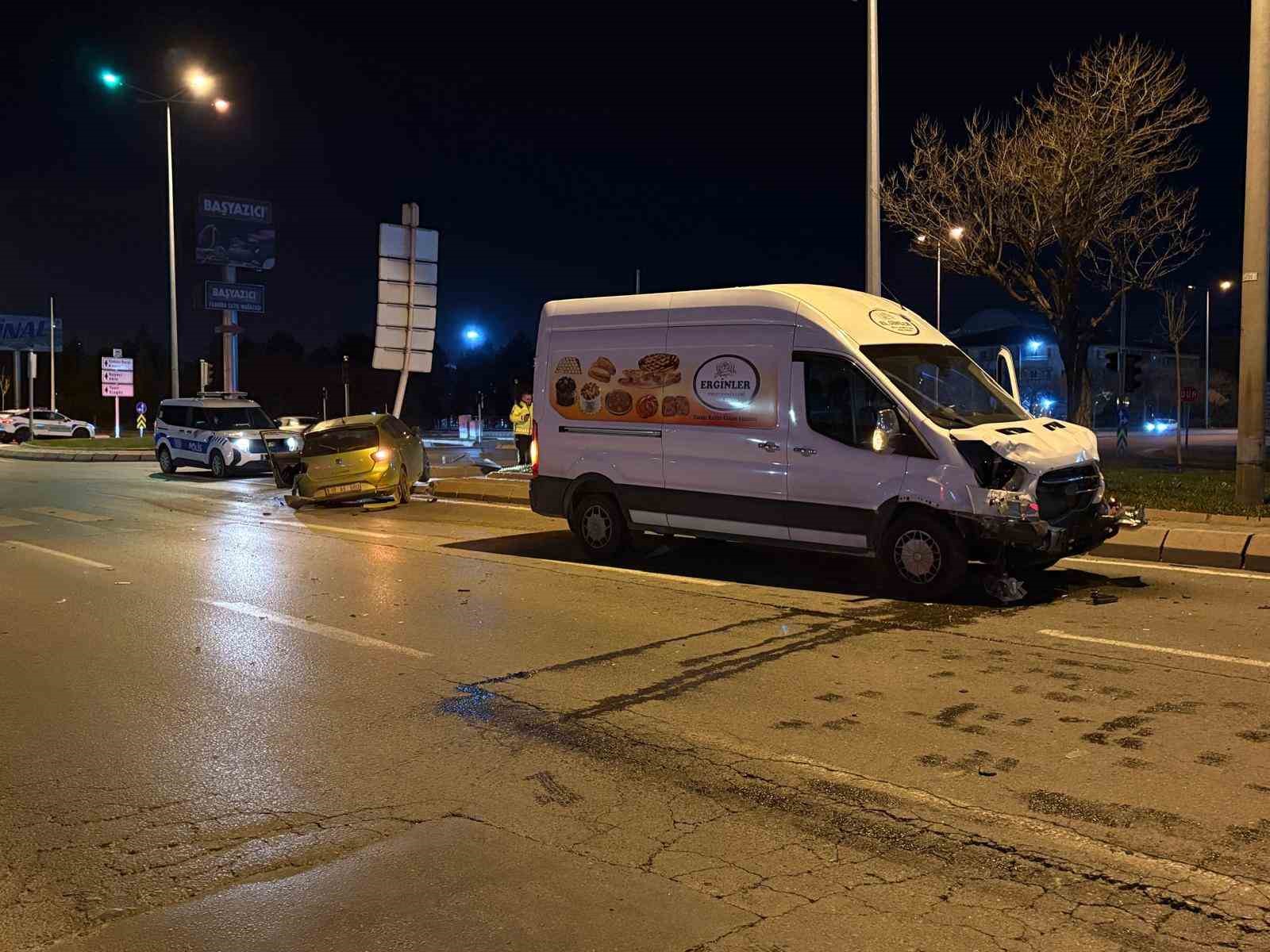 Kayseri’de otomobille panelvan araç çarpıştı: 1 yaralı
