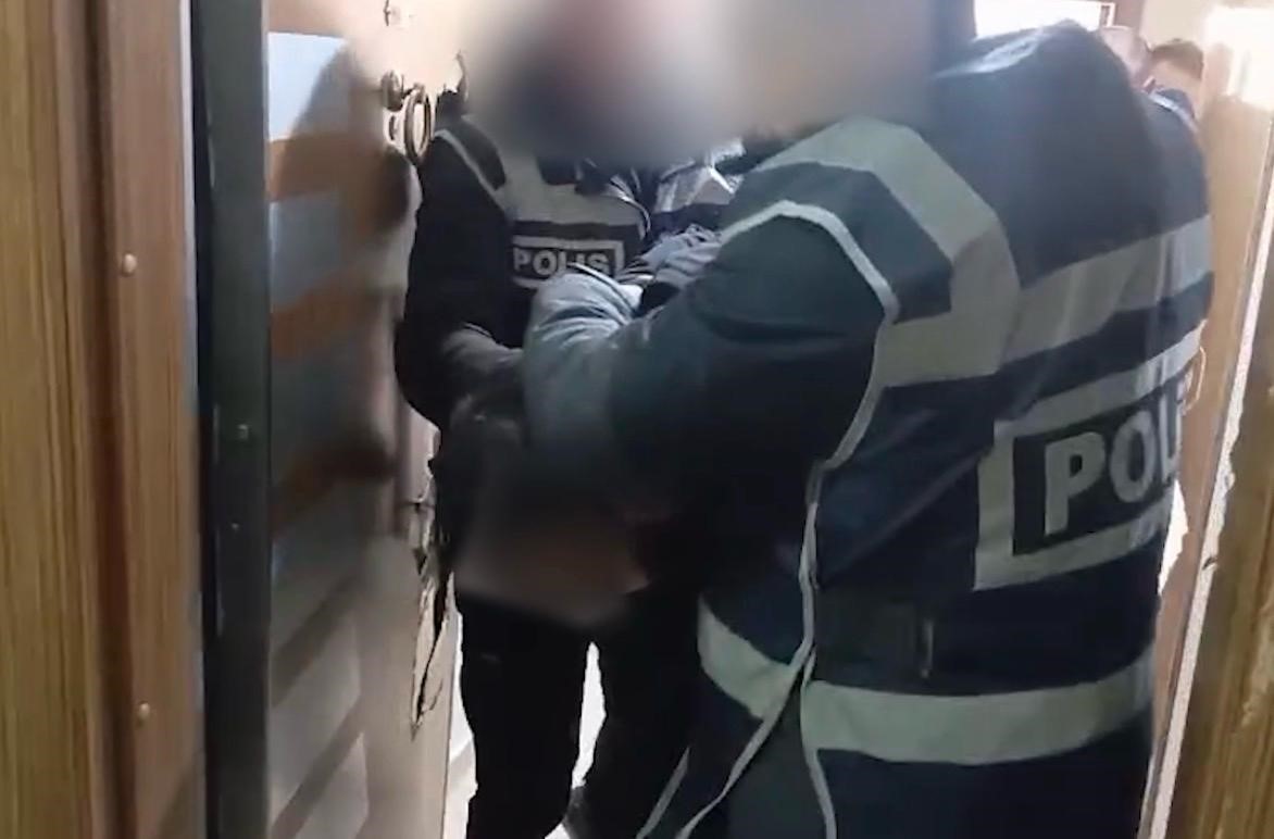 Kayseri’de özel ekip, cezaevi firarisi 2 şahsı yakaladı
