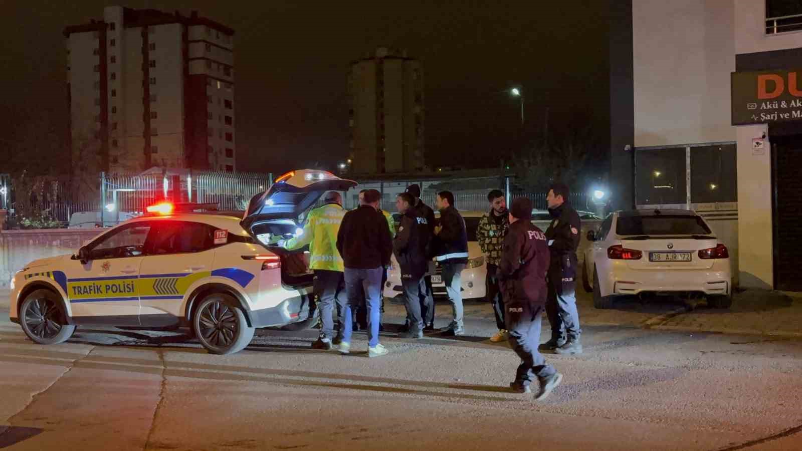 Kayseri’de polis ekiplerinden kaçan 2 alkollü sürücüye 920 bin TL idari para cezası yazıldı
