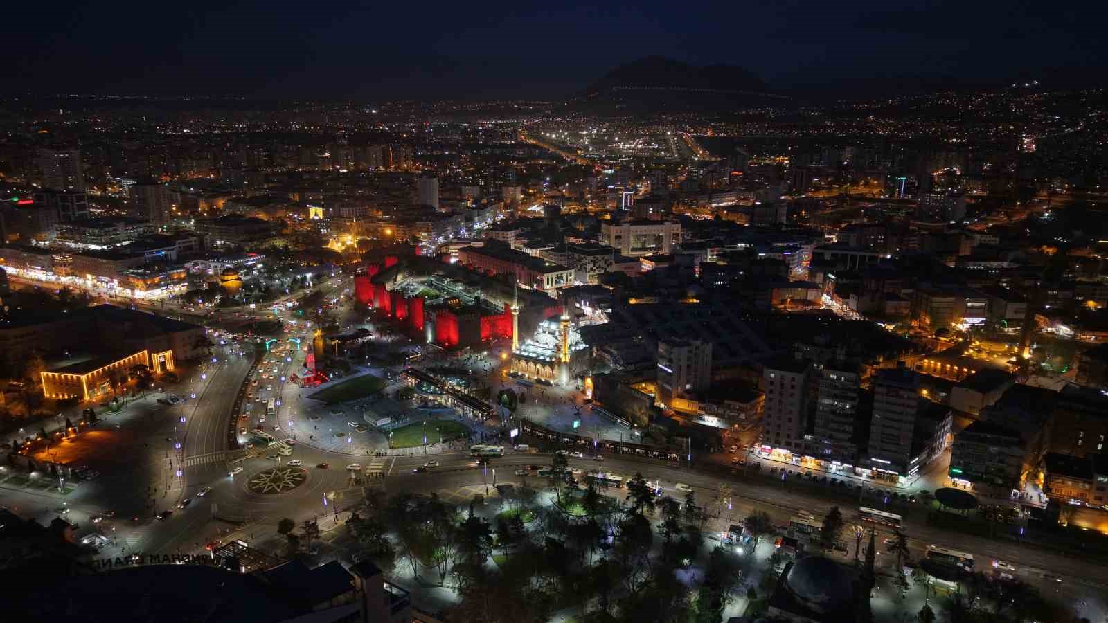 Kayseri’de Ramazan, ışık ve renk şöleni ile karşılandı
