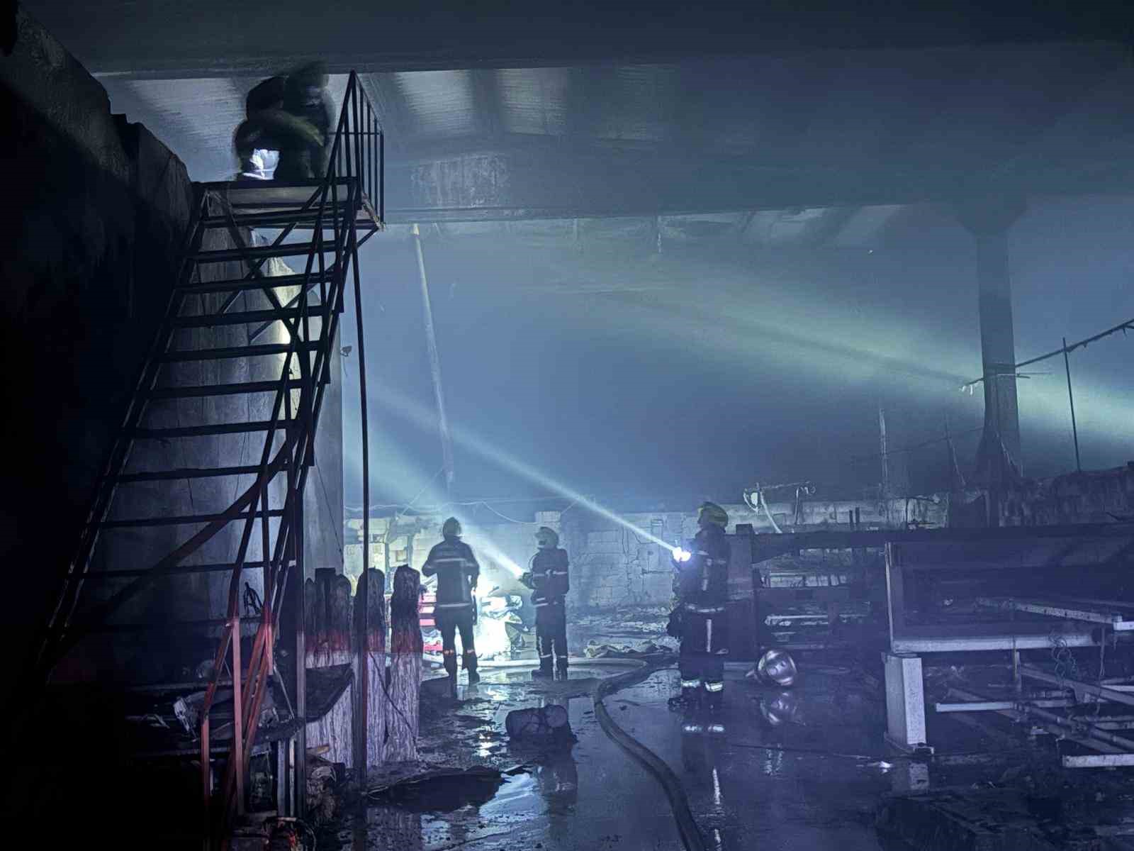 Kayseri’de sünger fabrikasında yangın
