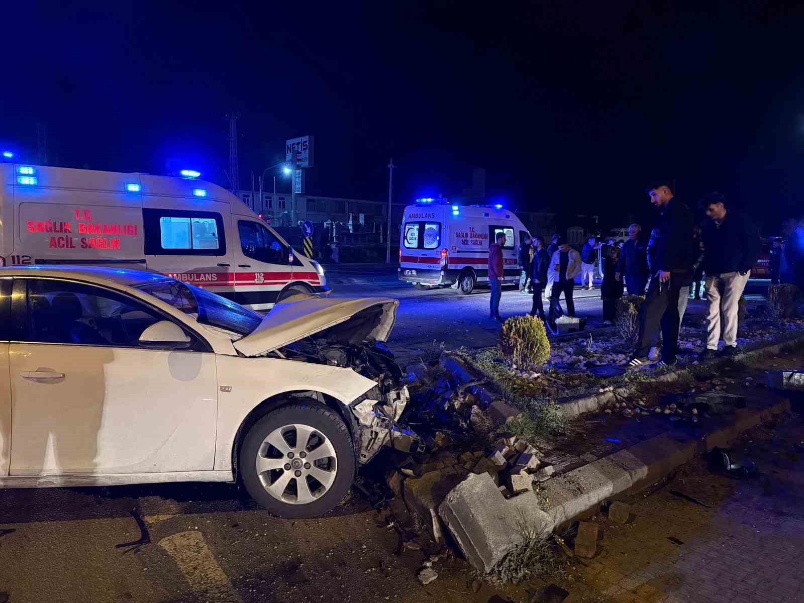 Kayseri’de SUV araç ile otomobil çarpıştı: 3’ü ağır 4 yaralı
