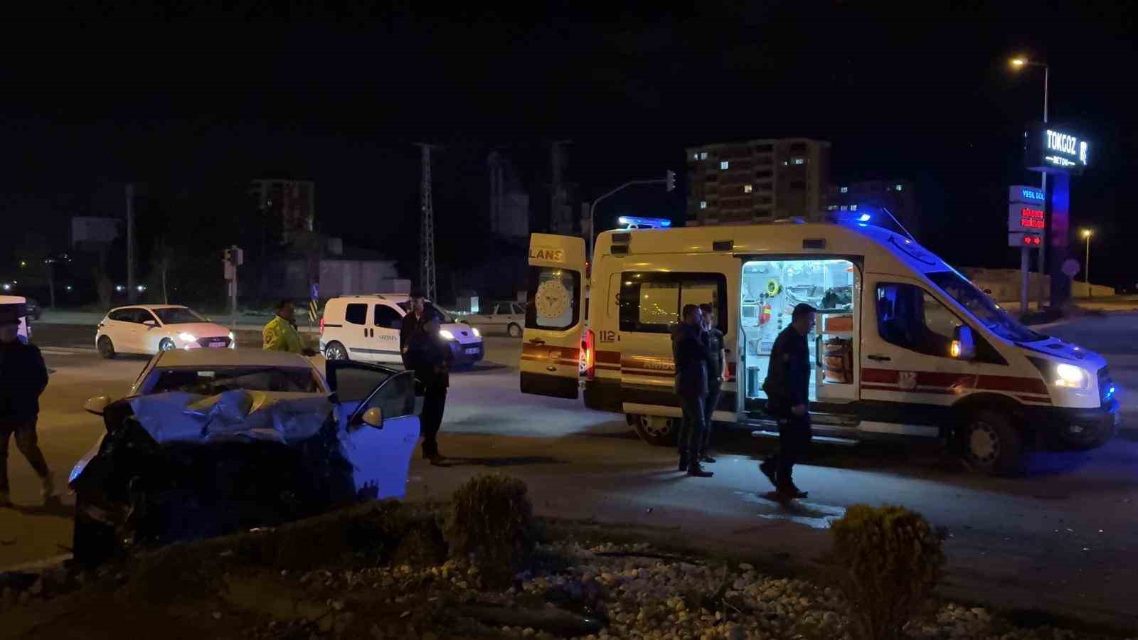 Kayseri’de SUV araç ile otomobil çarpıştı: 3’ü ağır 4 yaralı
