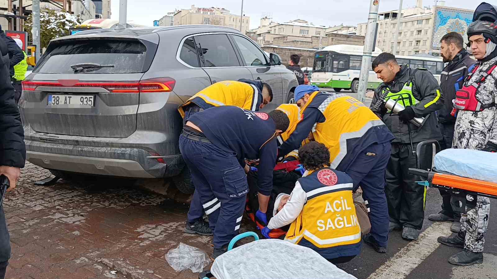 Kayseri’de SUV araç yayaların arasına daldı: 5 yaralı
