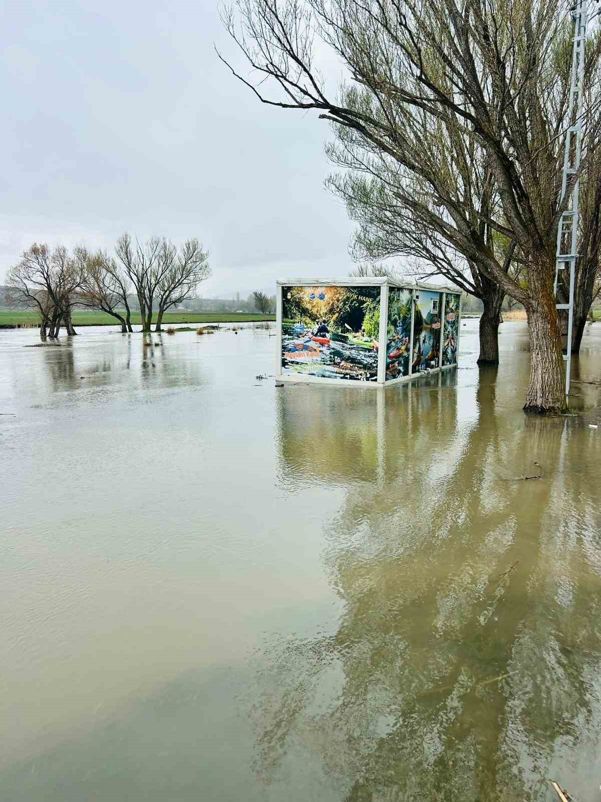 Kayseride Zamantı Irmağı taştı: Kano merkezleri sular altında kaldı
