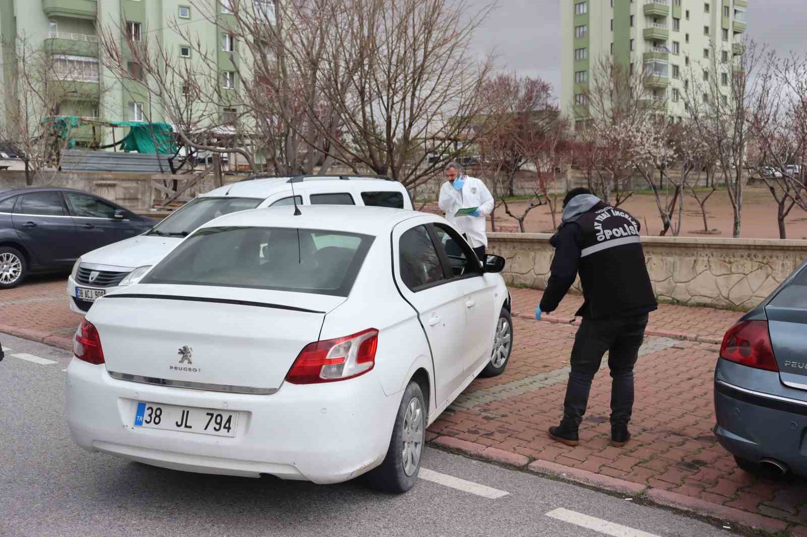 Kayseri’deki kavgada araçlar kurşunlandı
