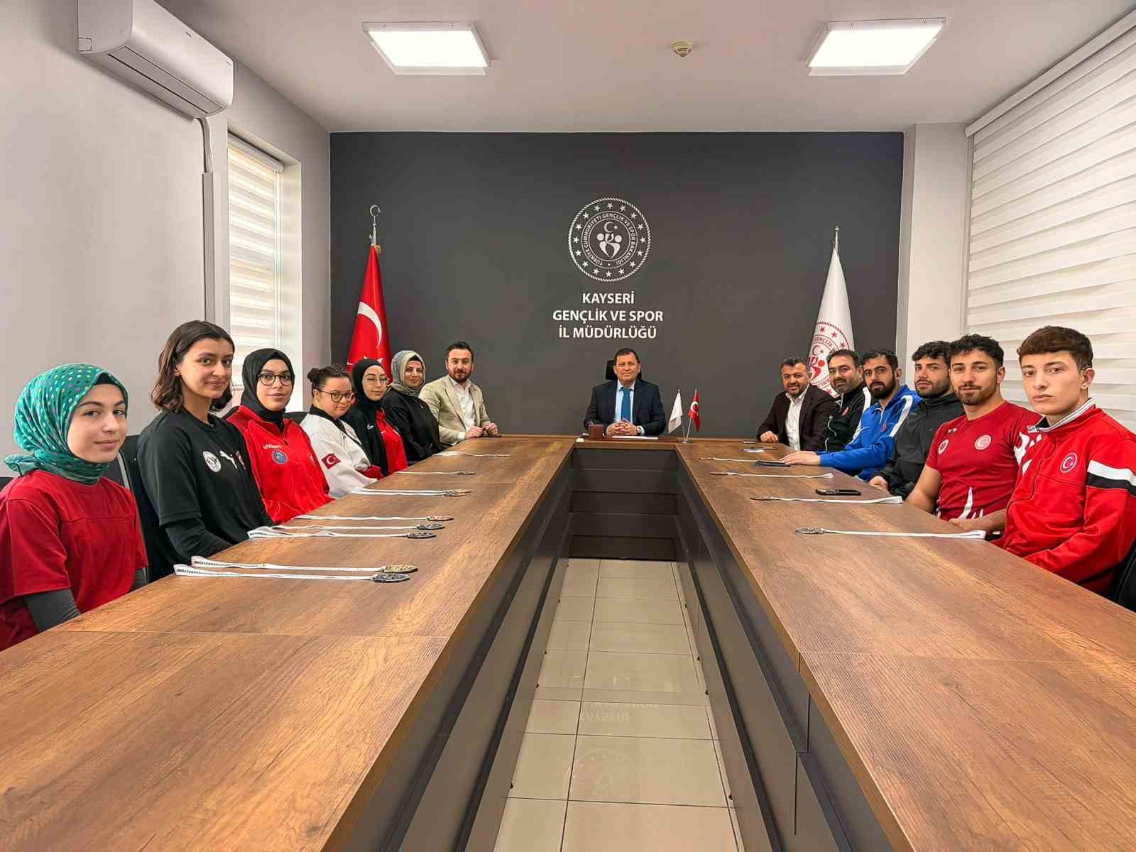 Kayserili İşitme Engelliler Taekwondo Sporcularından tarihi başarı
