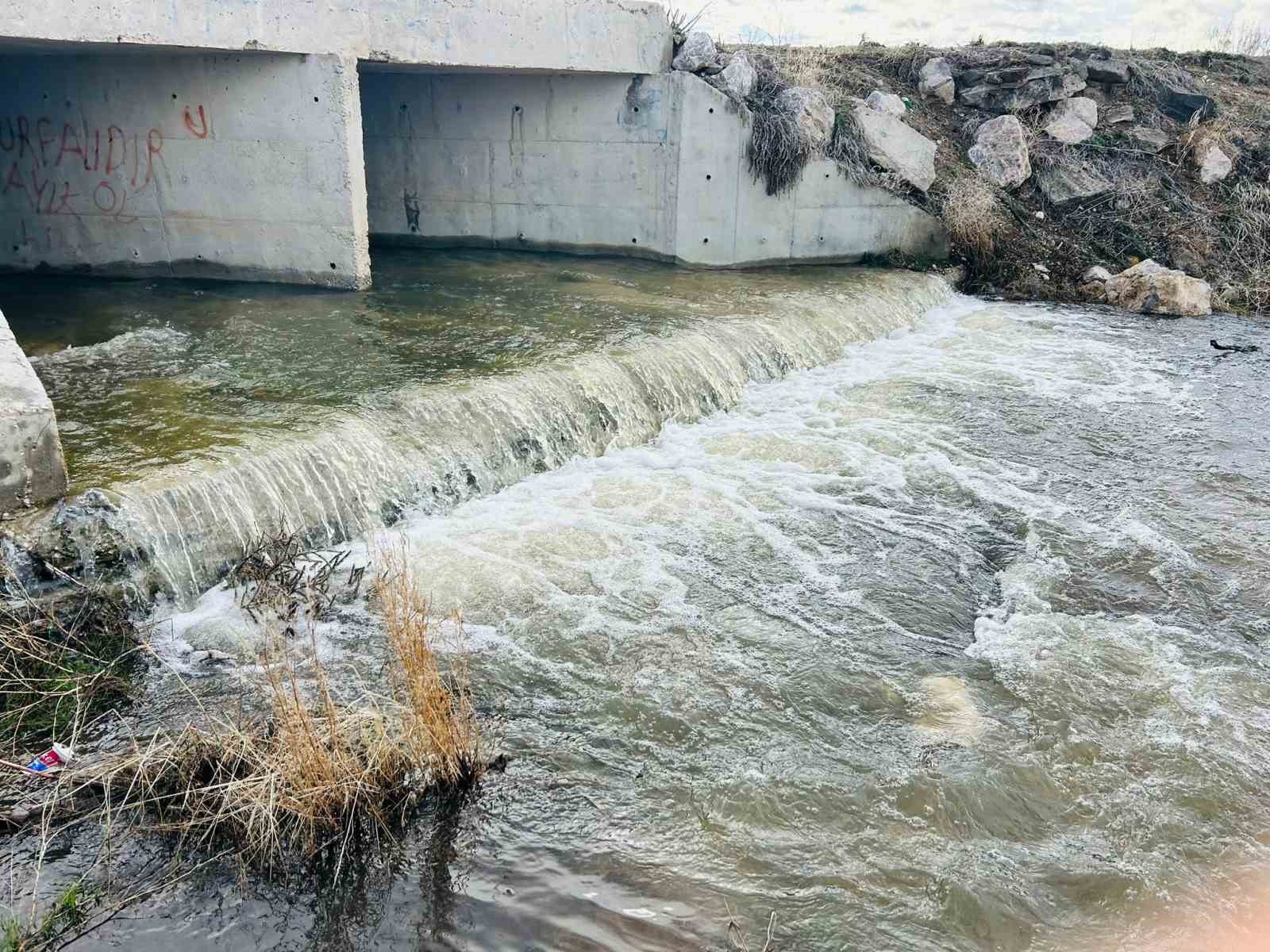 Kayseri’nin bir ilçesinde baharın habercisi dere suları akmaya başladı
