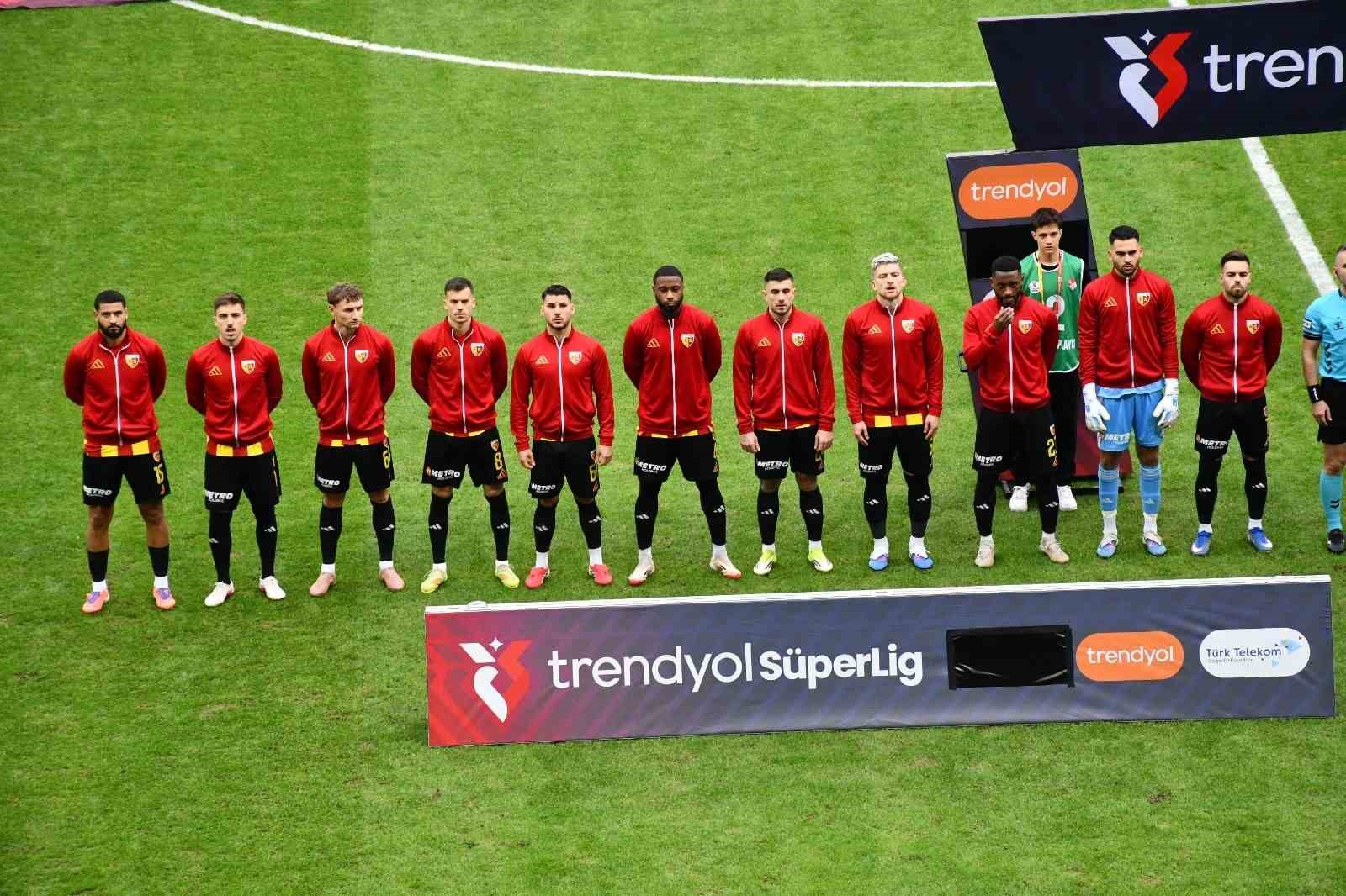 Kayserispor 28 kişilik kadrosunu TFF’ye bildirdi
