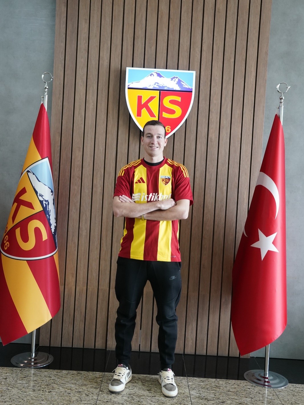 Kayserispor, Denis Makarov’u açıkladı
