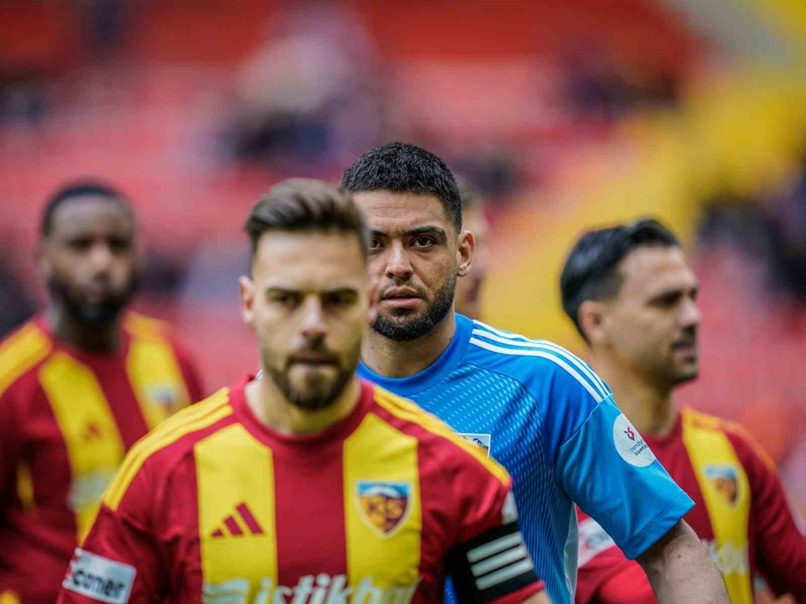 Kayserispor taraftarından Bilal’e tepki: "Elin uzamıyor, dilin durmuyor"
