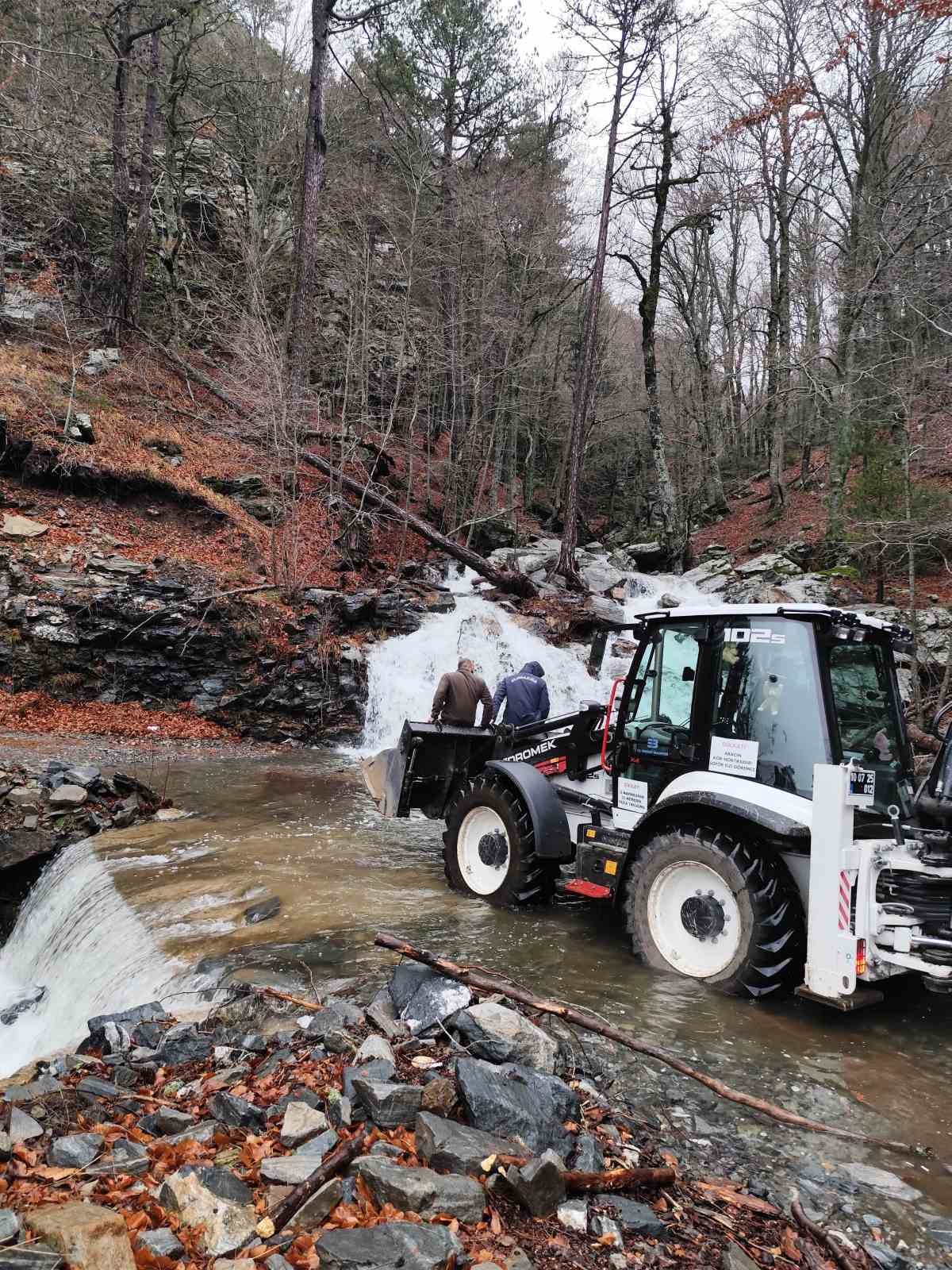 Kaz Dağları’nda mahsur kalan 2 kişi kurtarıldı
