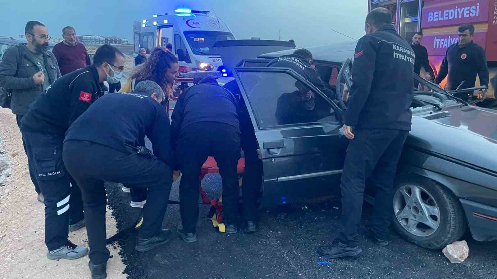 Kaza sonrası araçta sıkışan karı kocayı itfaiye kurtardı
