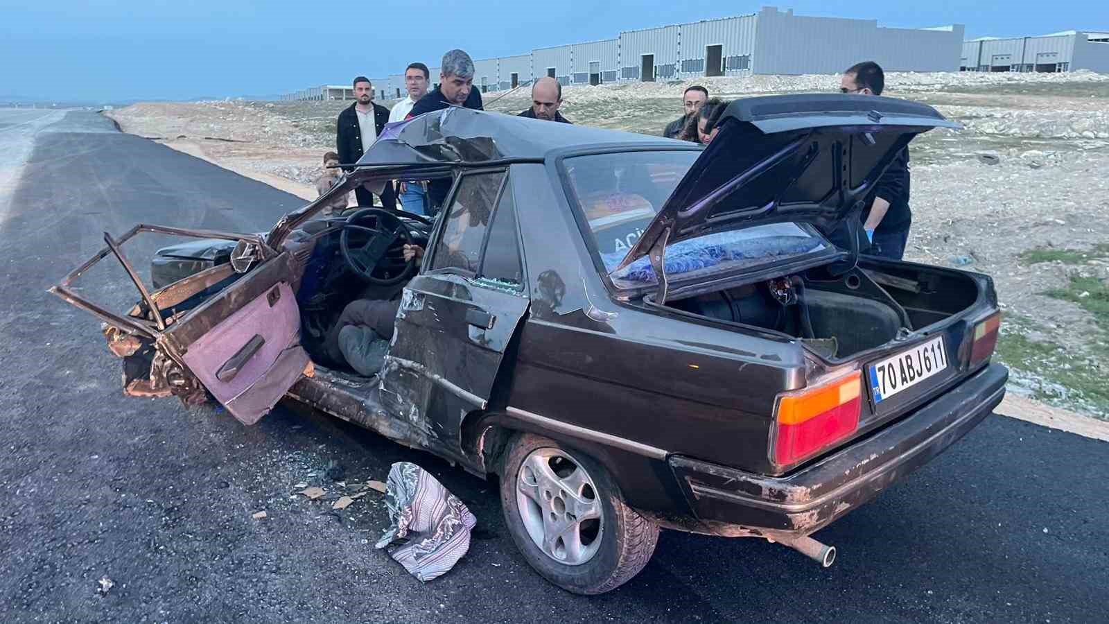 Kaza sonrası araçta sıkışan karı kocayı itfaiye kurtardı
