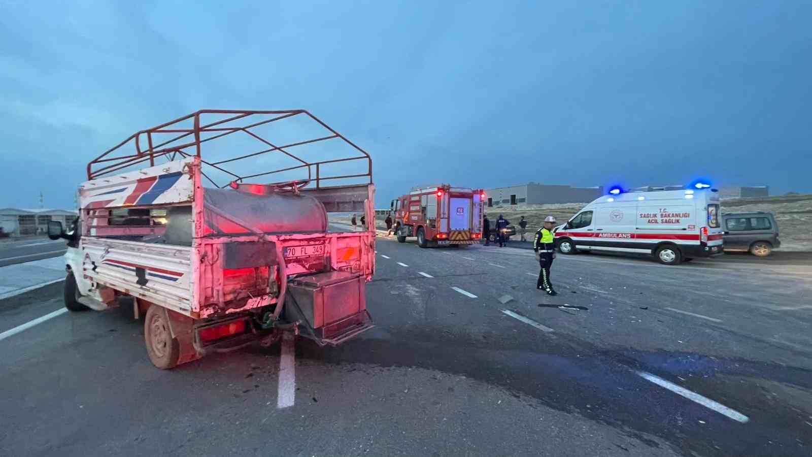 Kaza sonrası araçta sıkışan karı kocayı itfaiye kurtardı
