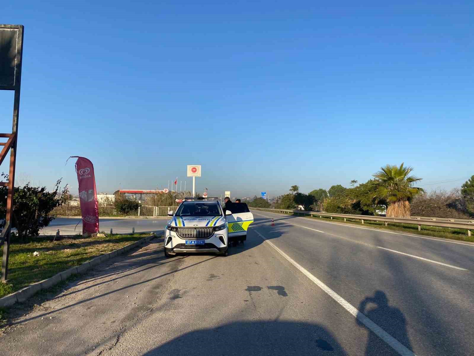 Kaza sonrası bariyerlerde asılı kaldı
